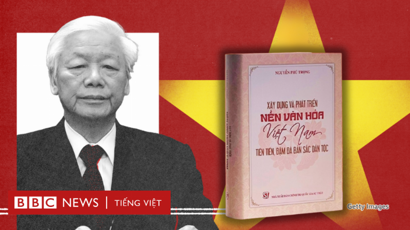 Be trai nam tren tham doc sach va dang nham mat tuong tuong canh trong truyen
