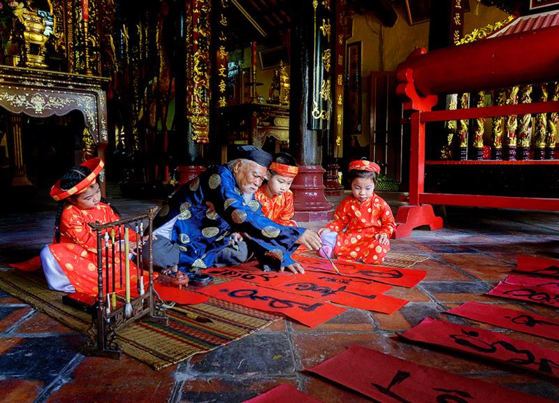 Minh họa nhiệm vụ sử học giáo dục lòng yêu nước và truyền thống văn hóa dân tộc