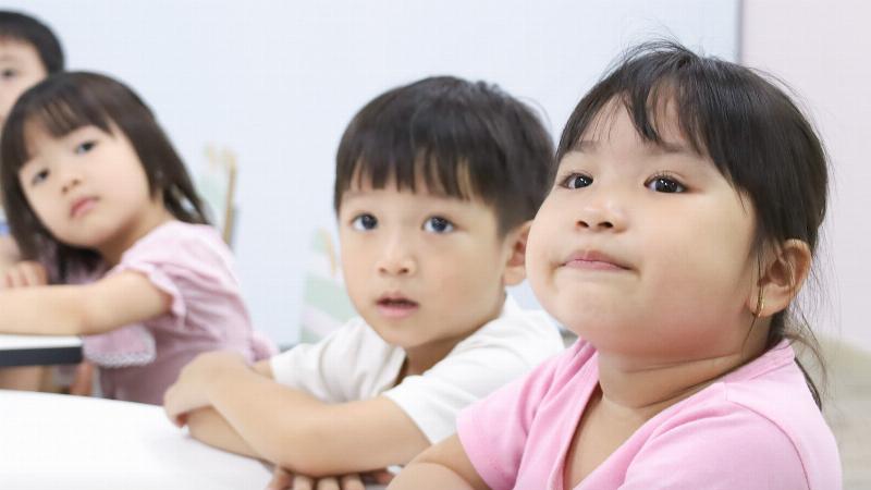 Sách vải tiếng Anh nhiều màu sắc giúp bé 2 tuổi học từ vựng và khám phá thế giới xung quanh