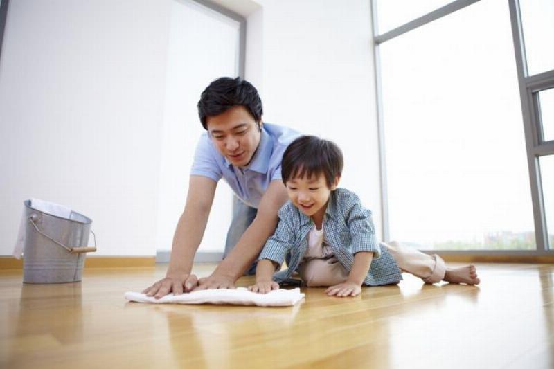 Gia đình cùng nhau làm việc nhà