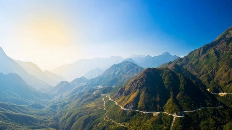 Hinh anh canh dong lua nuoc xanh muot o Dong Nam A, the hien anh huong cua dac diem tu nhien den doi song
