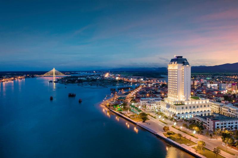 Khung cảnh đồi núi đặc trưng Việt Nam, minh họa đặc điểm địa hình trong Bài 1 Địa lí 12