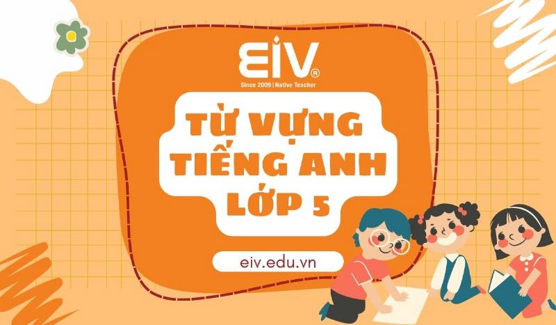 Gia đình cùng nhau xem dự báo what will the weather be like tomorrow trên điện thoại