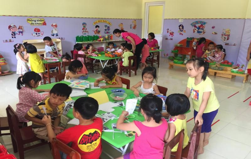 Bé học hình học qua hoạt động thực tế