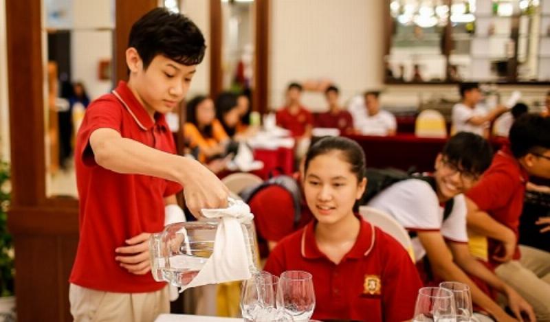 Học sinh ngồi trong không gian yên tĩnh ôn tập cho bài trắc nghiệm Sinh 12 Bài 38
