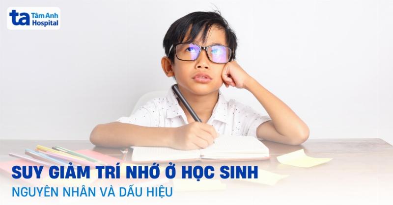 Học sinh sử dụng sơ đồ tư duy và hình ảnh để ghi nhớ các loại hormone sinh học 12