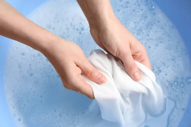 Phát biểu nào sau đây là sai về mẹo vặt nhà cửa và giặt giũ