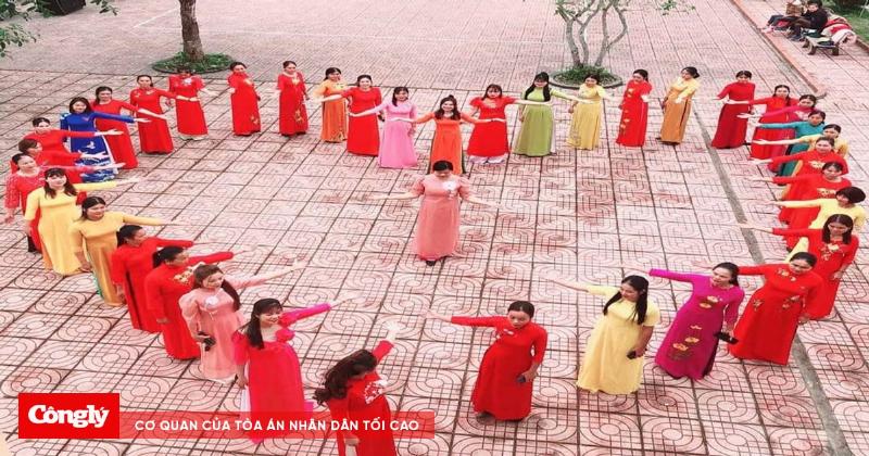 Người phụ nữ Việt Nam duyên dáng trong tà áo dài truyền thống