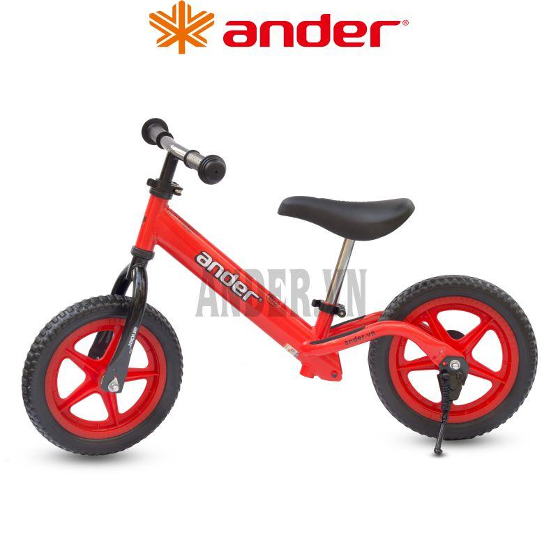 Trẻ em rèn luyện thăng bằng và phối hợp qua động tác quay tại chỗ.