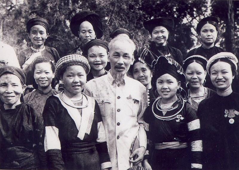 Sự kiên cường của người phụ nữ Việt Nam qua các thời kỳ