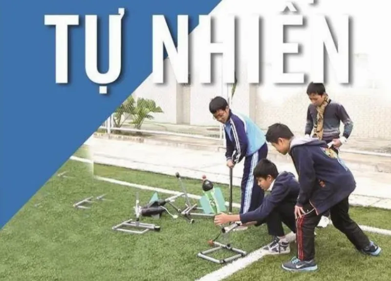 Hình ảnh trẻ em bối rối giữa vần oăc và oac, cần được hướng dẫn