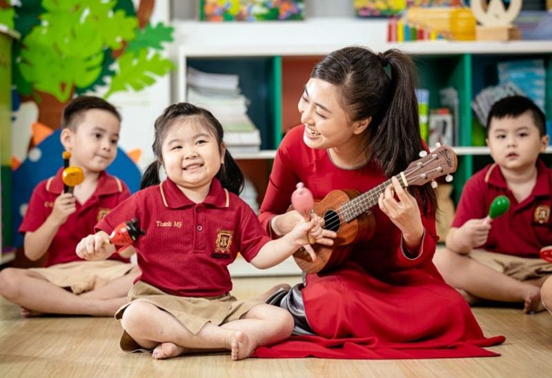 Tìm hiểu kỹ chính sách và quy định là tiêu chí cần xem xét khi chọn trường mầm non cho con.