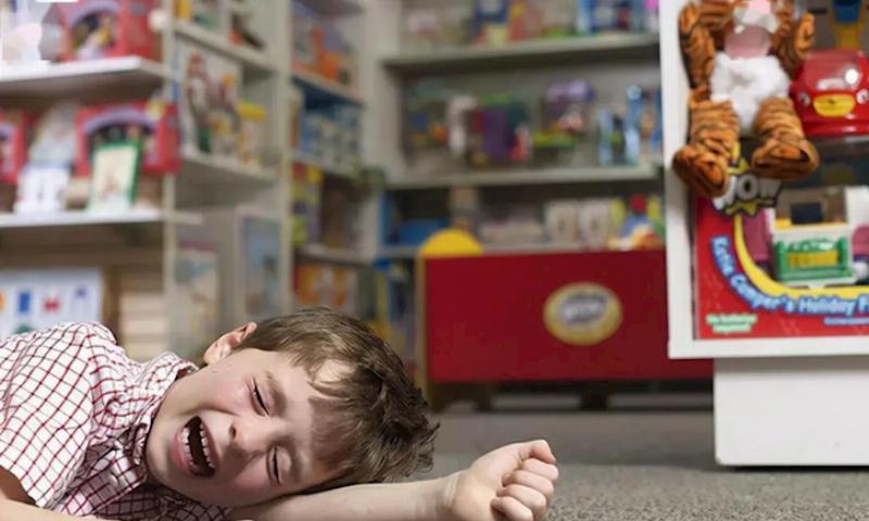 Trẻ em chơi vui vẻ giúp phòng ngừa giận dữ khóc ăn vạ