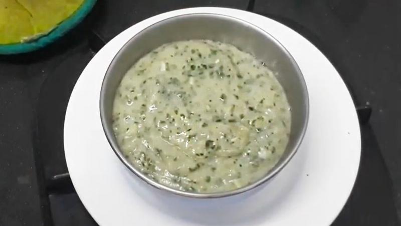Trứng gà nấu rau cải bó xôi bổ dưỡng cho bé ăn dặm